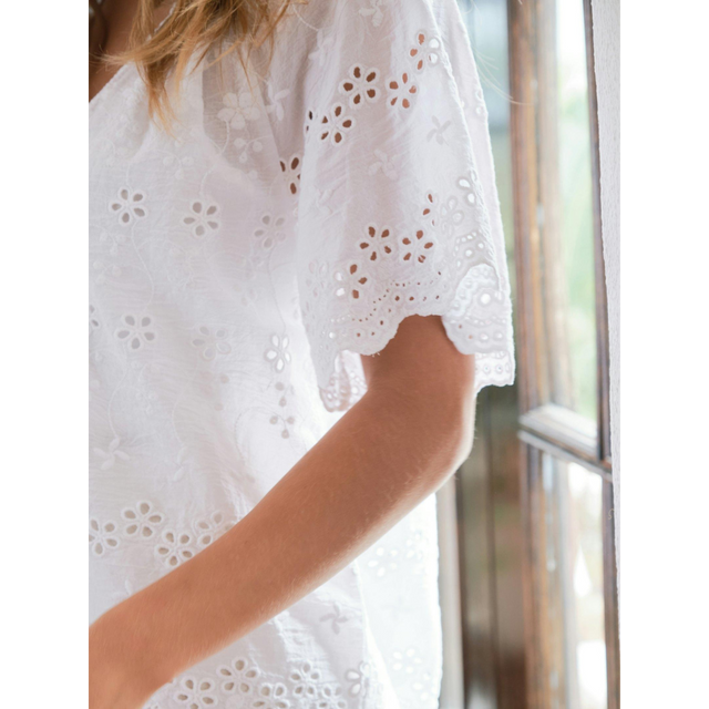 Neo Noir Odet Embroidery Blouse