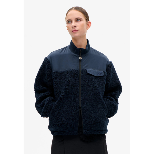 Baum- und Pferdegarten-Jeya