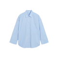 Elegant blå skjorte fra By Malene Birger i klassisk snit med lange ærmer og knaplukning foran.